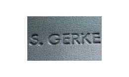 Abbildung von Präge-Service für Skin-Lederprodukte - Prägung mit Initialen in silber, gold und blind | 1. Auflage | | beck-shop.de